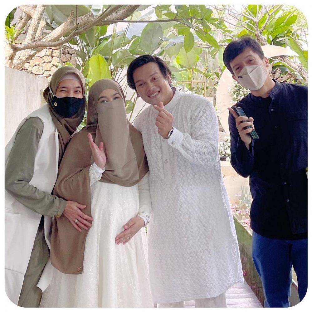 potret pasangan artis (instagram.com/dhiniaminarti)