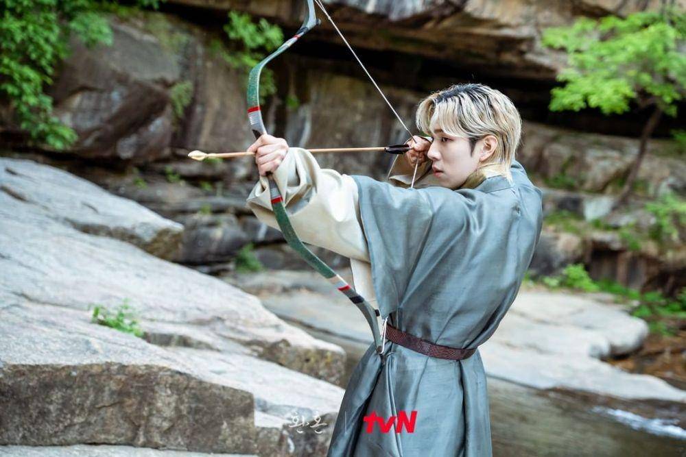 Yoo In Soo di Alchemy of Souls (instagram.com/tvn_drama)