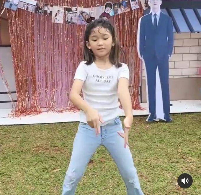 Bilqis (Instagram.com/ayutingting92/