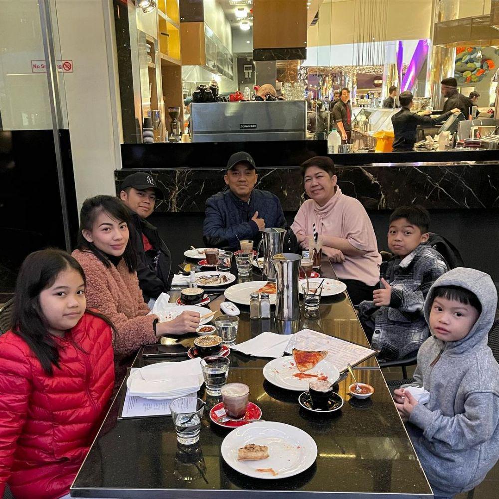 Potret liburan Kezia Karamoy dan keluarga di Melbourne. (instagram.com/ariesmn_gym_motorcross_01)