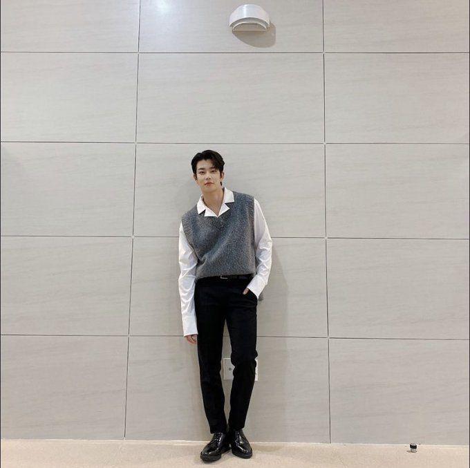 Ide outfit ala MJ ASTRO (twitter.com/astarchive)