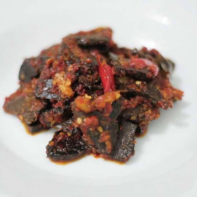 sambal balado daging sapi (instagram.com/cobekbunda)