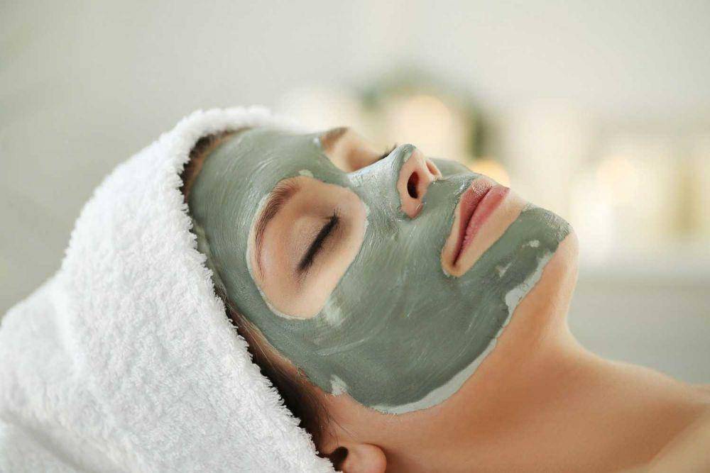 ilustrasi penggunaan masker (freepik.com/Racool_studio)