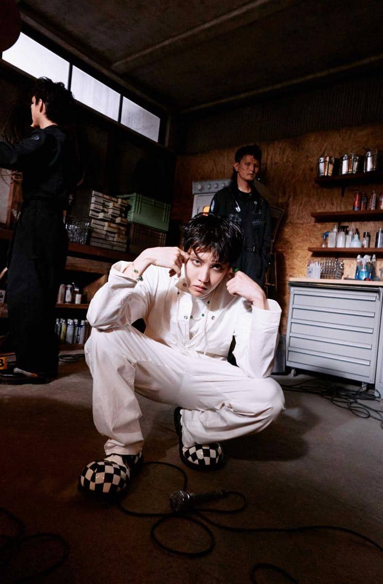 J-Hope BTS dalam foto teaser album. (twitter/BIGHIT MUSIC)