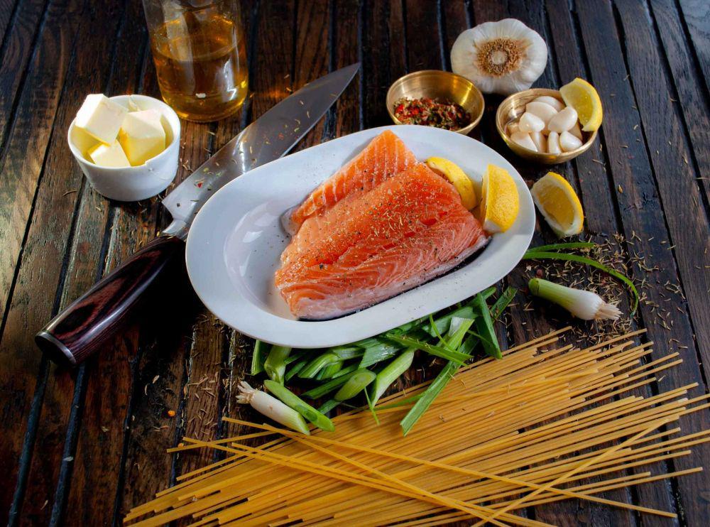 ilustrasi marinisasi salmon (unsplash.com/@dbtownsend)