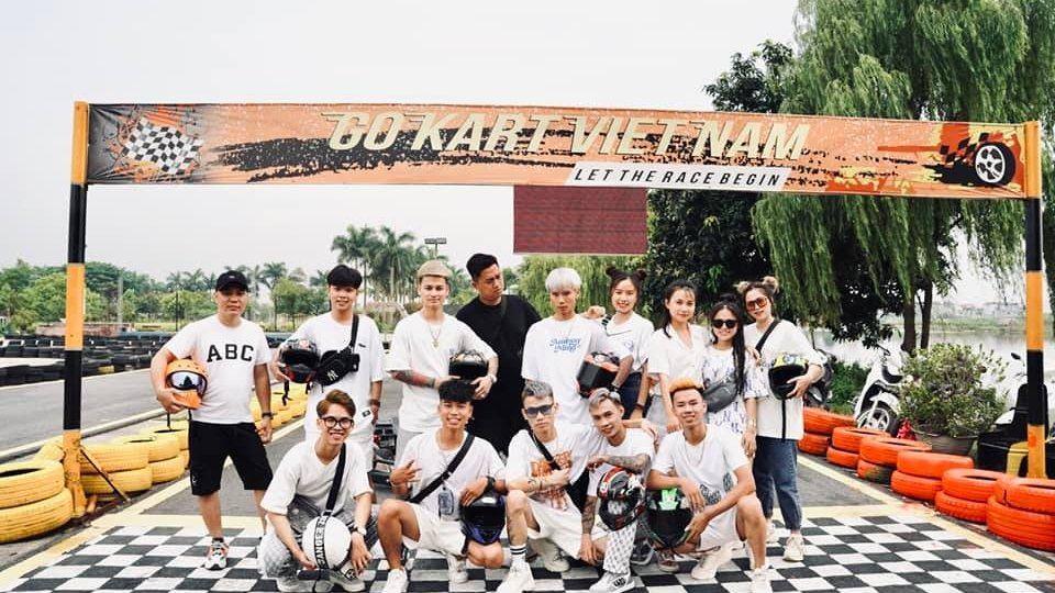 potret Villa Team saat berkumpul bersama (facebook.com/Nguyễn Văn Quỳnh)