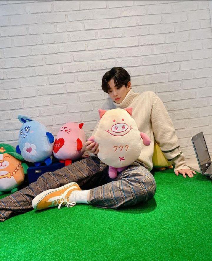 Ide outfit ala MJ ASTRO (instagram.com/mj_7.7.7)