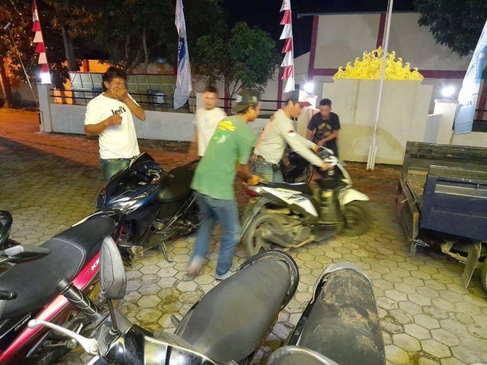 Para pelaku terlibat aksi tawuran di Flyover Kemiling, Bandar Lampung. (IDN Times/Istimewa)