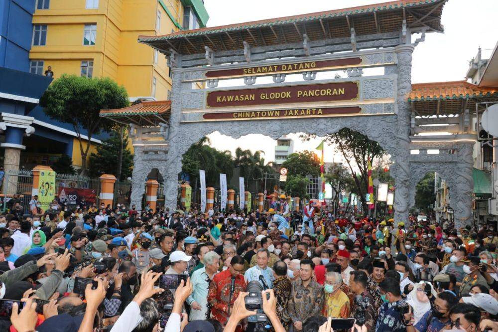 Gubernur DKI Jakarta Anies Baswedan resmikan gapura chintown di Glodok, Jakarta Barat, Kamis (30/6/2022). (dok. Humas Pemprov DKI Jakarta)