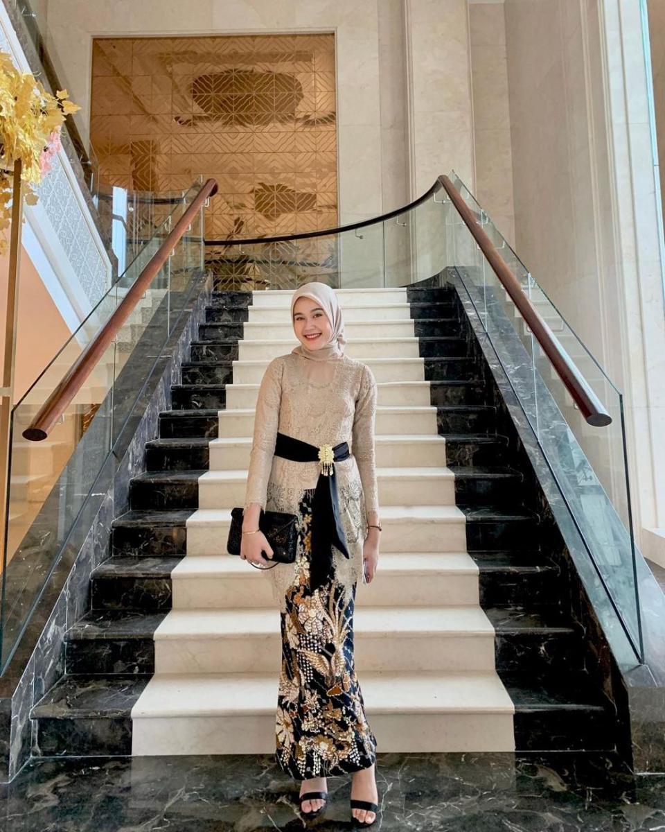 inspirasi kebaya wisuda kekinian (instagram.com/difariani)