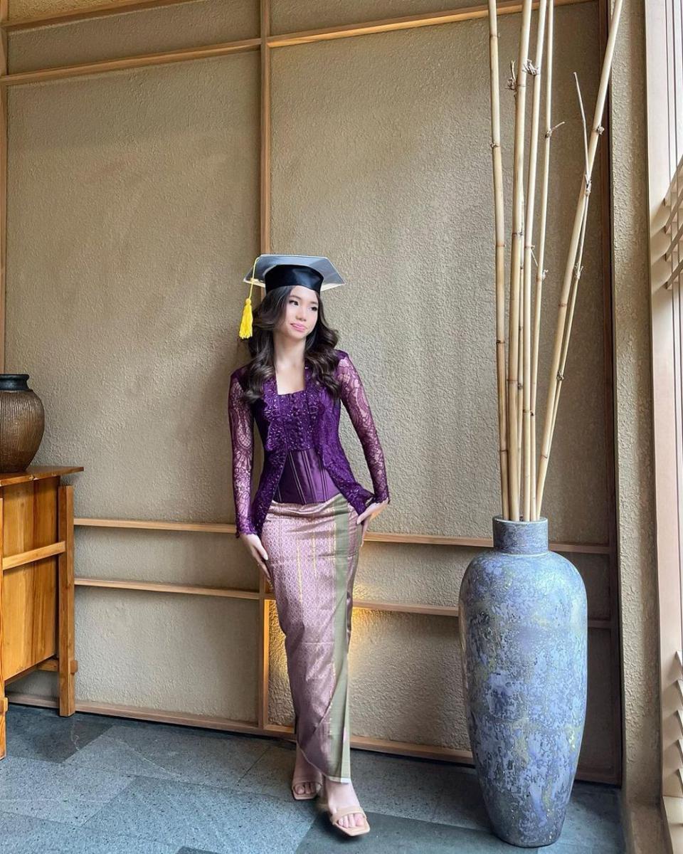 inspirasi kebaya wisuda kekinian (instagram.com/ririnekawati)