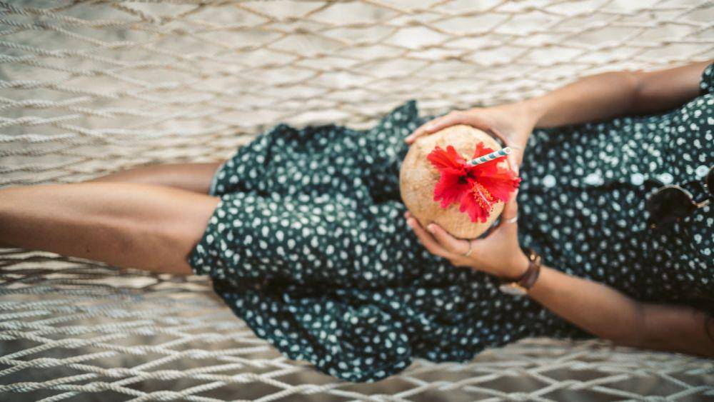 ilustrasi air kelapa (pexels.com/Taryn Elliott)