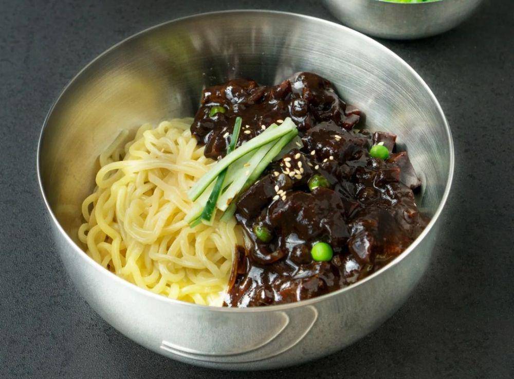 jajangmyeon (instagram.com/ajummasg)