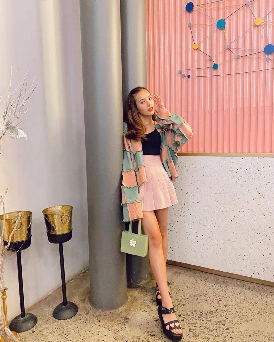 OOTD cewek kue ala Beby Tsabina (instagram.com/bebytsabina)