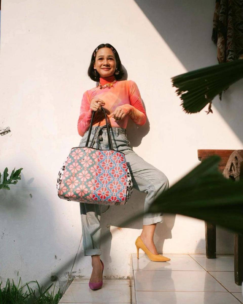 outfit colorful ala Andien (instagram.com/andienaisyah)