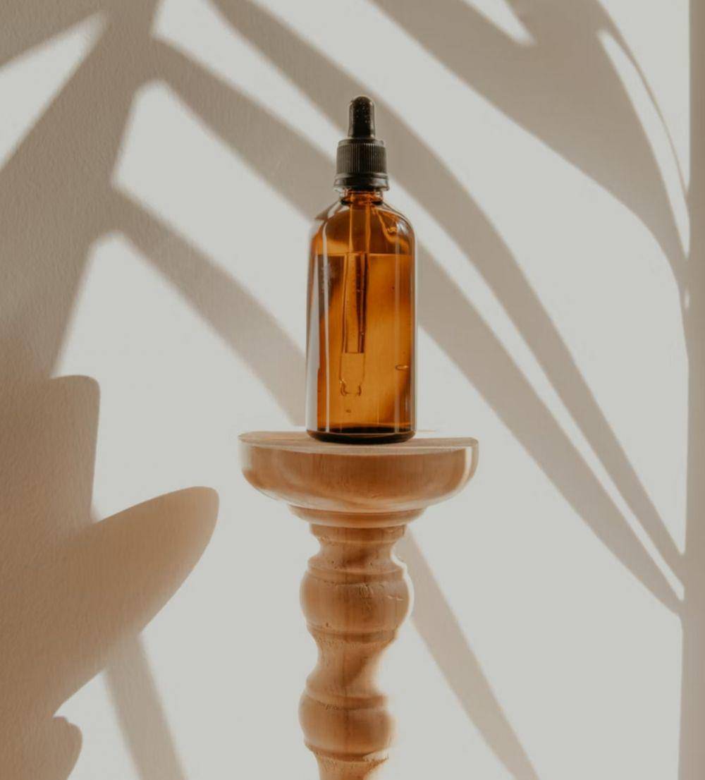 ilustrasi lip serum (unsplash.com/Kadarius Seegars)
