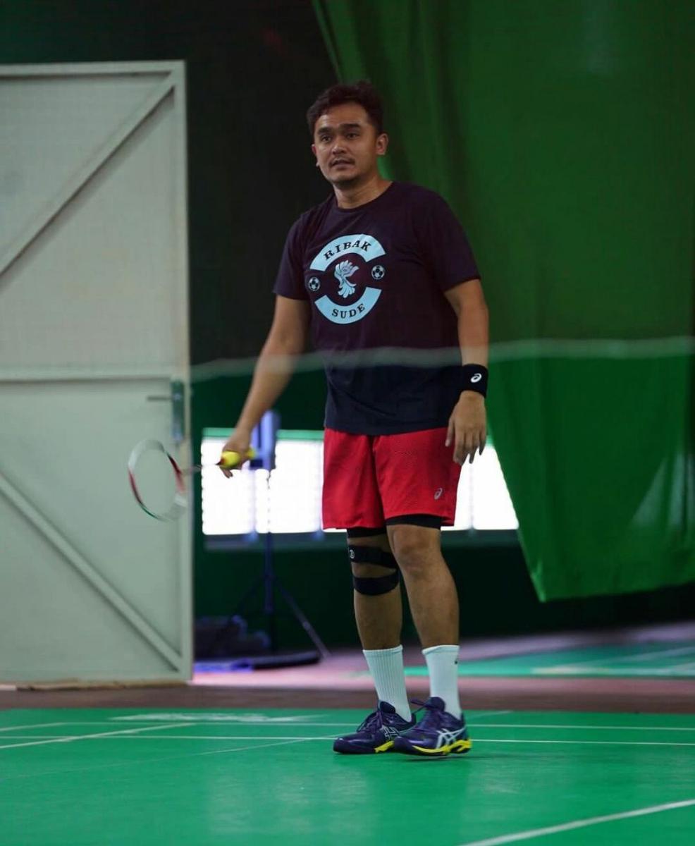 potret Valentino Jebret bermain badminton (instagram.com/radotvalent)