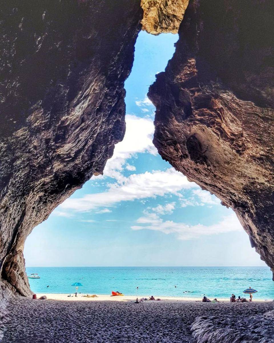 potret Cala Luna (instagram.com/apiedinudi_hiking)