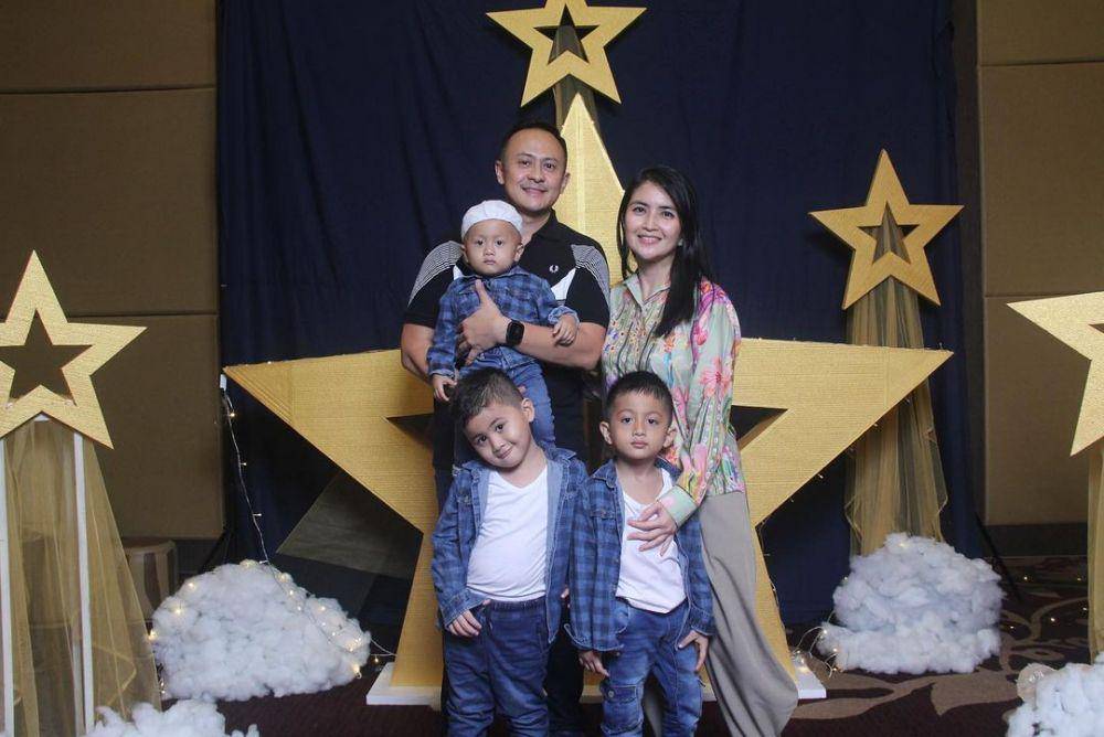 potret keluarga Kadek Devi (instagram.com/dewayoga_07)