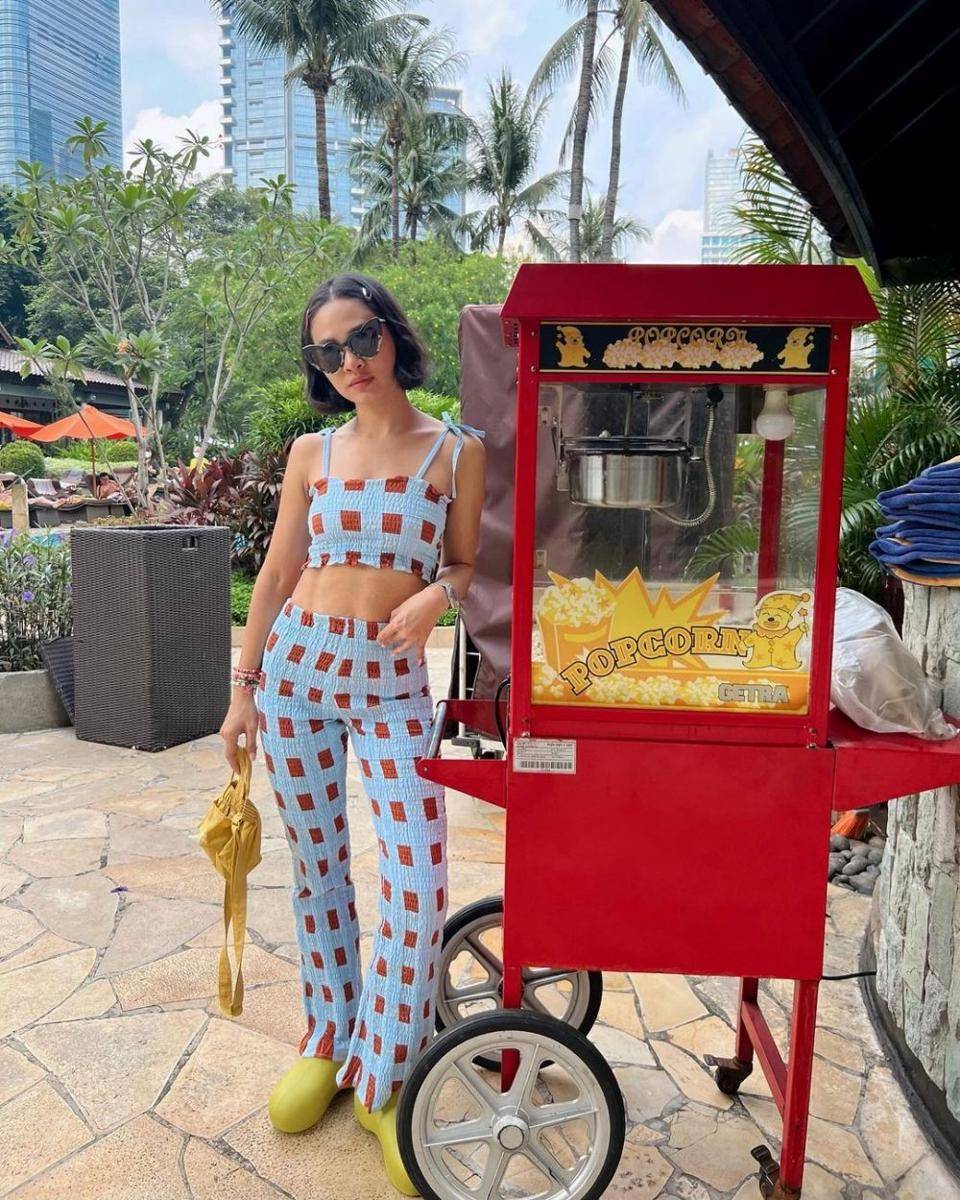 outfit colorful ala Andien (instagram.com/andienaisyah)