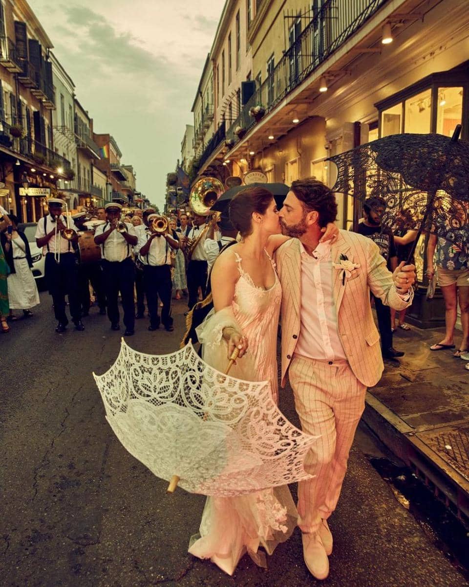 pesta pernikahan Alexandra Daddario dan Andrew Form (instagram.com/stormshoots)