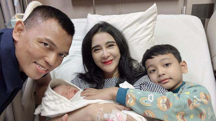 10 Potret Uut Permatasari dari Hamil hingga Melahirkan Anak Kedua