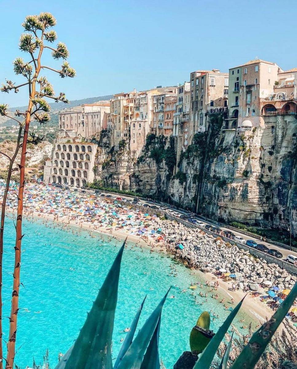 potret Tropea Beach (instagram.com/takemyhearteverywhere)