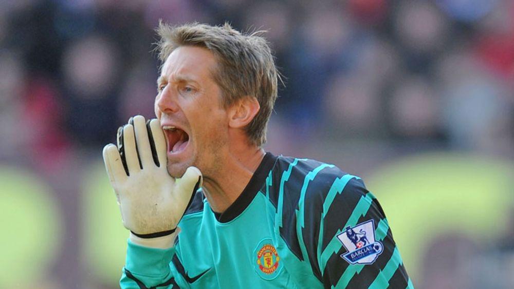 Edwin van der Sar berseragam Manchester United. (skysports.com)