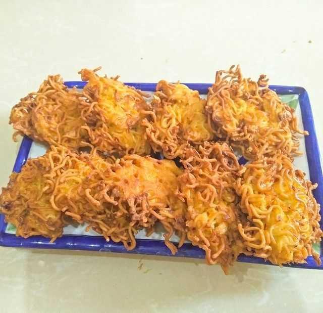 bakwan mi tahu (instagram.com/masakanrumahan_1)