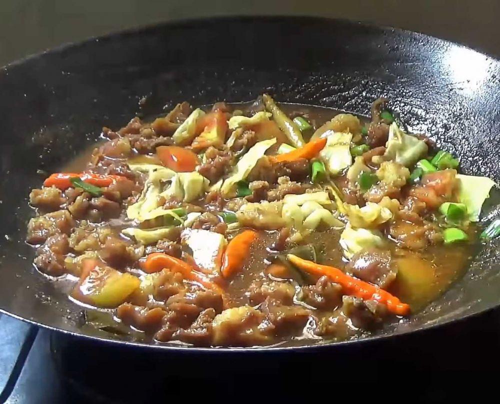ilustrasi memasak tongseng (youtube.com/DAPUR KRISTIA)