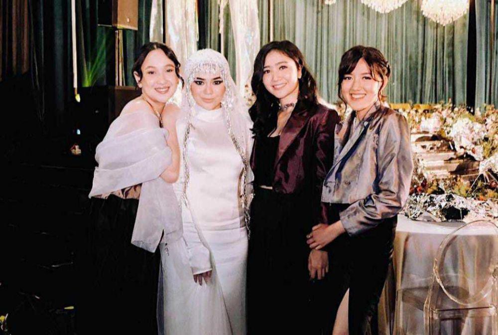 9 Potret Persahabatan Eks Personel BLINK, Tetap Kompak!