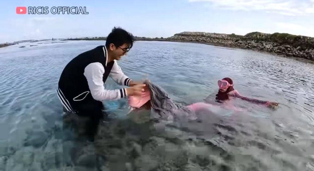 Ria Ricis jadi mermaid (youtube.com/Ricis Official)