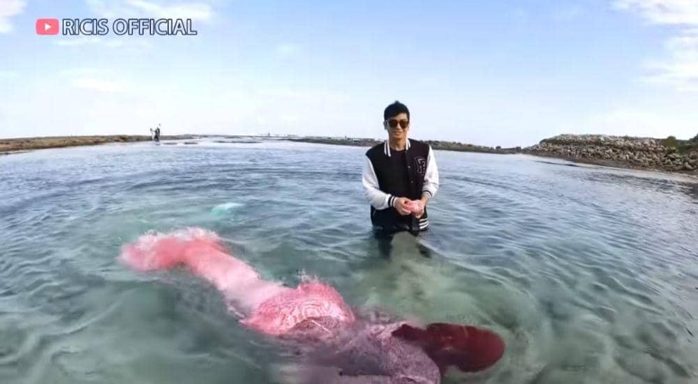 10 Potret Ria Ricis Jadi Mermaid saat Babymoon di Pantai