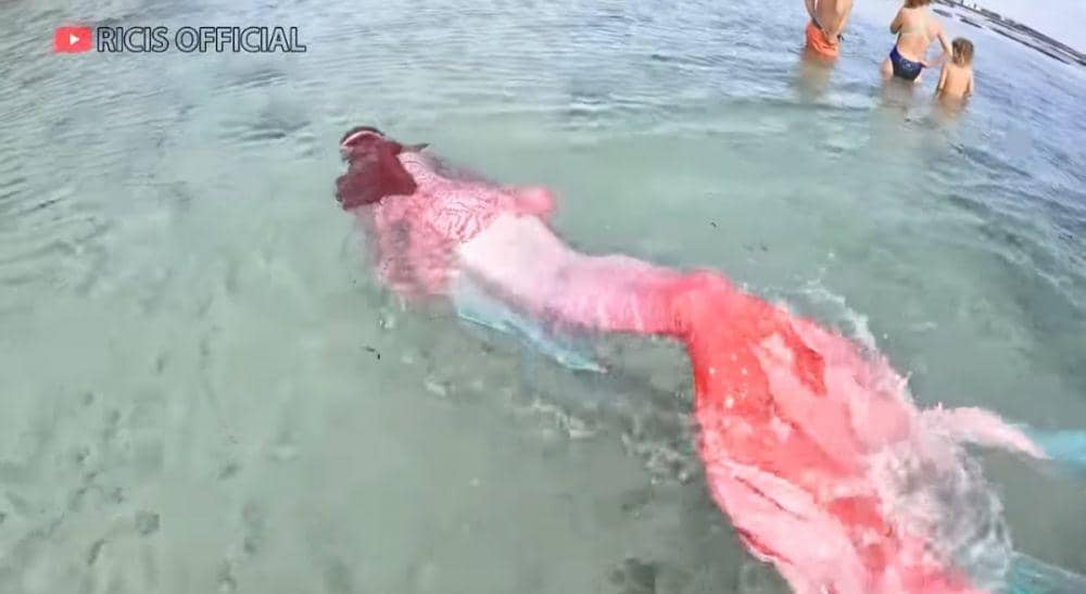 Ria Ricis jadi mermaid (youtube.com/Ricis Official)