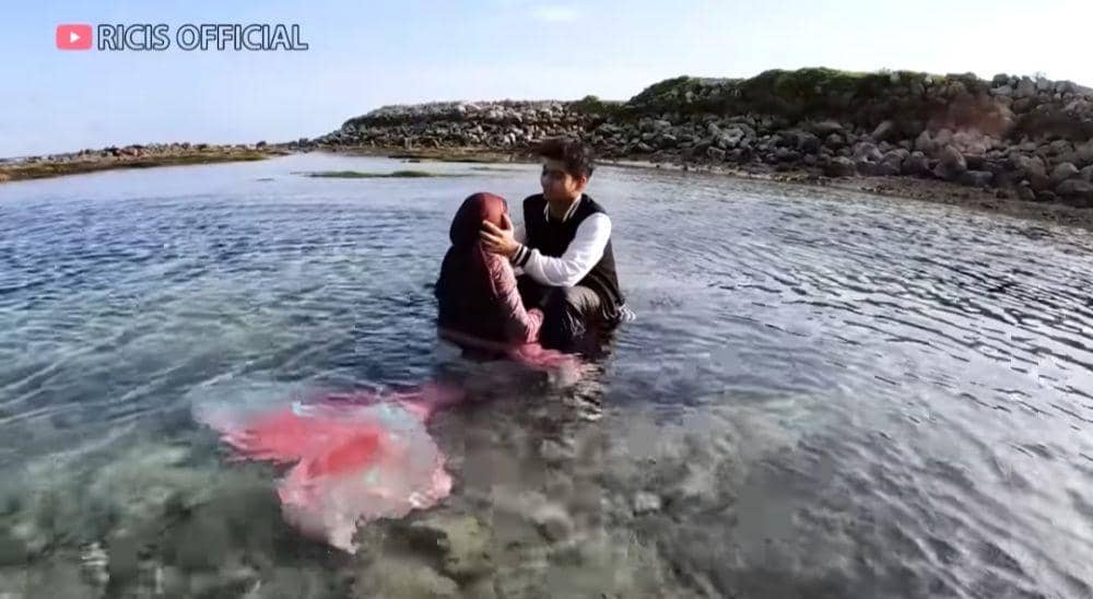 Ria Ricis jadi mermaid (youtube.com/Ricis Official)