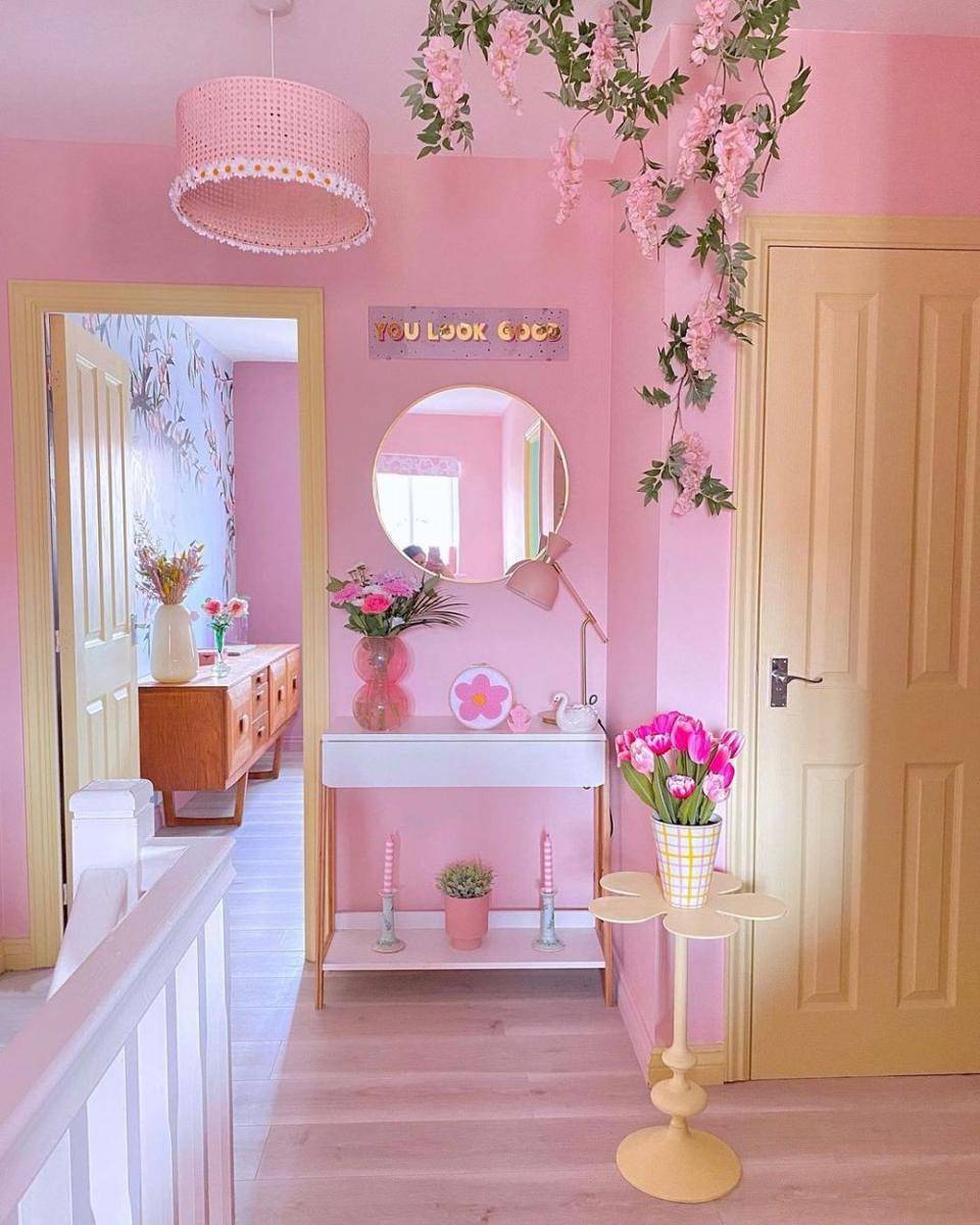 Desain rumah minimalis tapi warna warni (instagram/kate_rose_morgan)