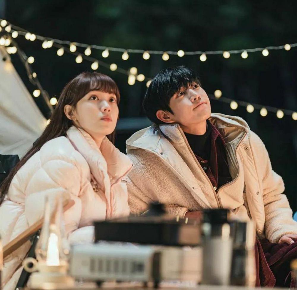 Lee Sung Kyung dan Kim Young Dae di drama Shooting Stars (instagram.com/tvnshootingstars)