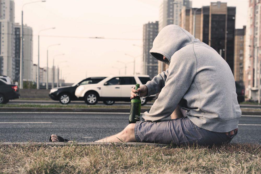 Ilustrasi kecanduan alkohol (pexels.com/rebcenter moscow)