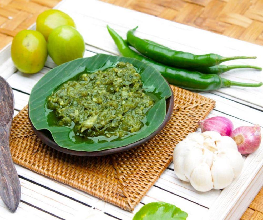 ilustrasi menghaluskan sambal ijo dengan cobek (instagram.com/food_beverage_indo)