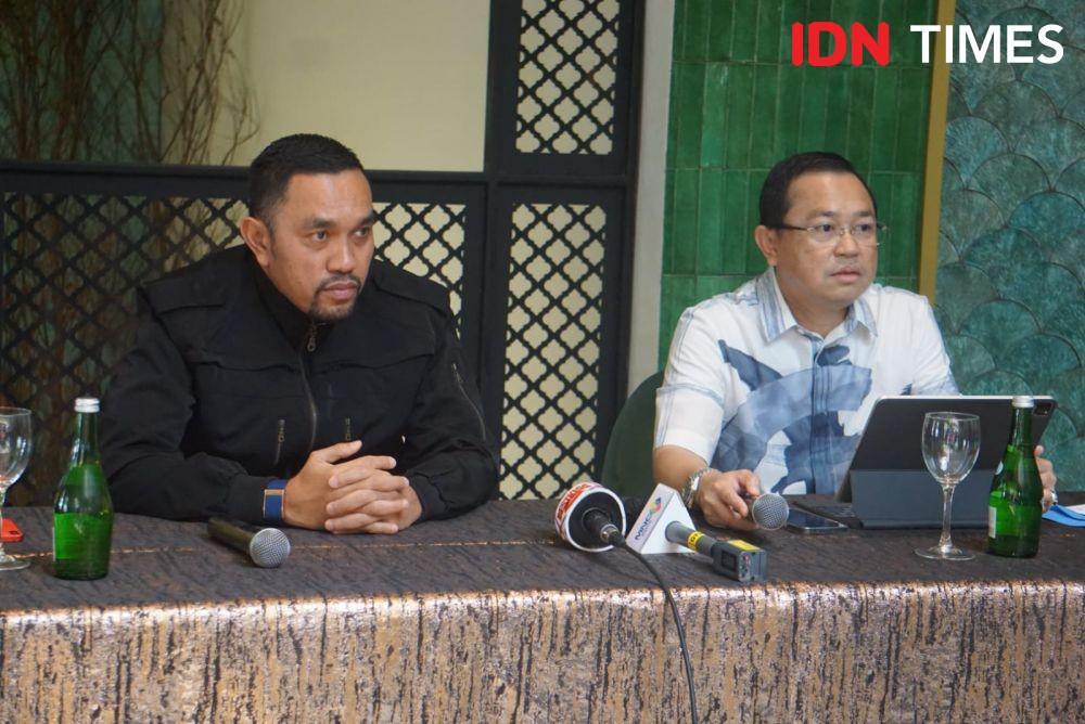 Konferensi pers Wakil Ketua Komisi III DPR sekaligus Bendahara NasDem, Ahmad Sahroni (IDN Times/Aryodamar)