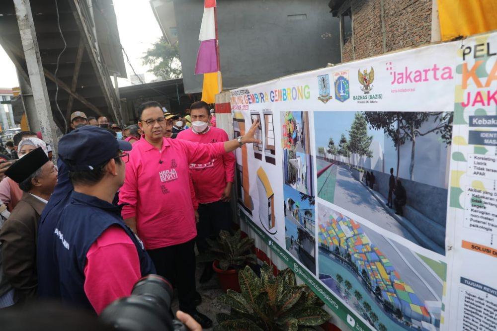 Gubernur DKI Jakarta, Anies Baswedan melakukan groundbreaking kawasan Kampung Eks Pasar Gembrong, Jatinegara, Jakarta Timur yang terbakar pada akhir April 2022 lalu. (dok. Humas Pemprov DKI Jakarta)