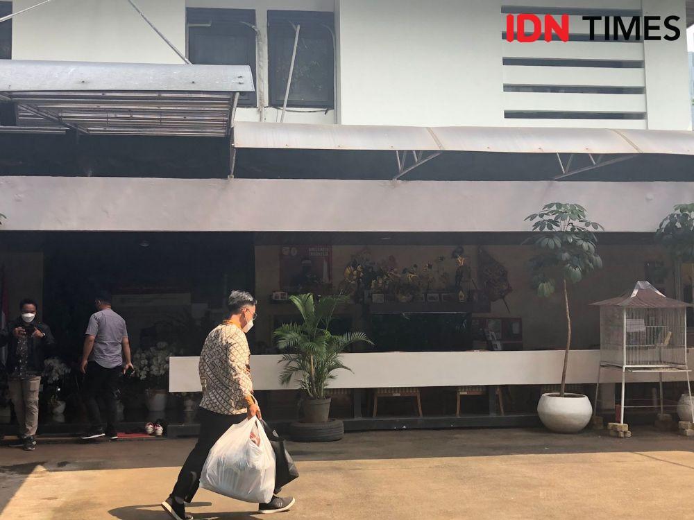 Keluarga Alharhum Tjahjo Kumolo Mulai Tiba di Rumah Duka Widya Chandra
