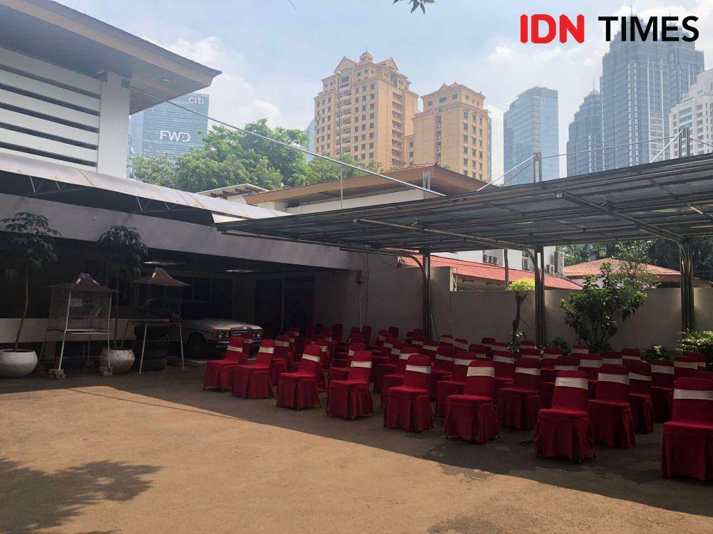 Suasana persemayaman Rumah Dinas Tjahjo Kumolo, Jalan Widya Chandra IV, Jakarta. (IDN Times/Melani Putri)