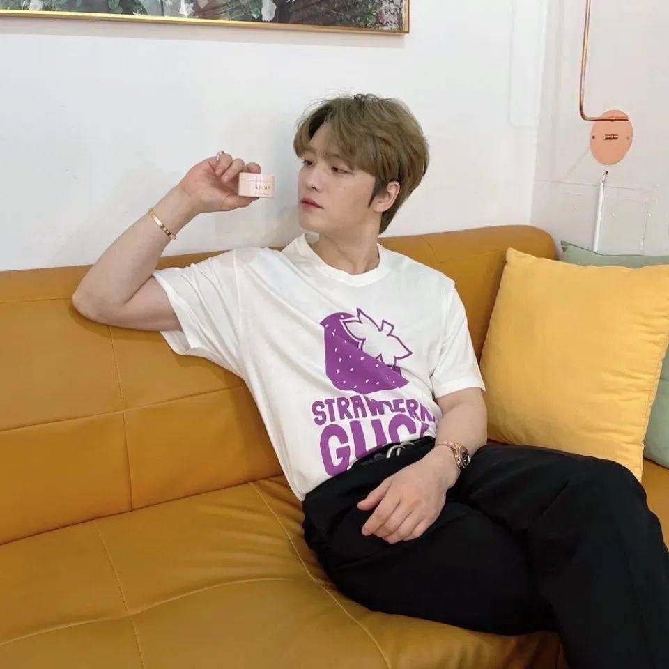 Kim Jaejoong (instagram.com/jj_1986_jj)