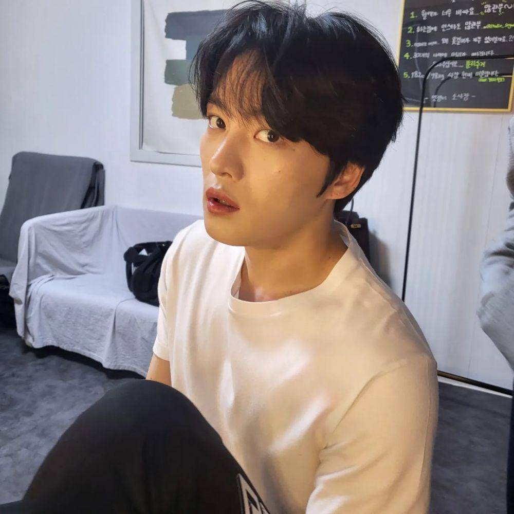 Kim Jaejoong (instagram.com/jj_1986_jj)