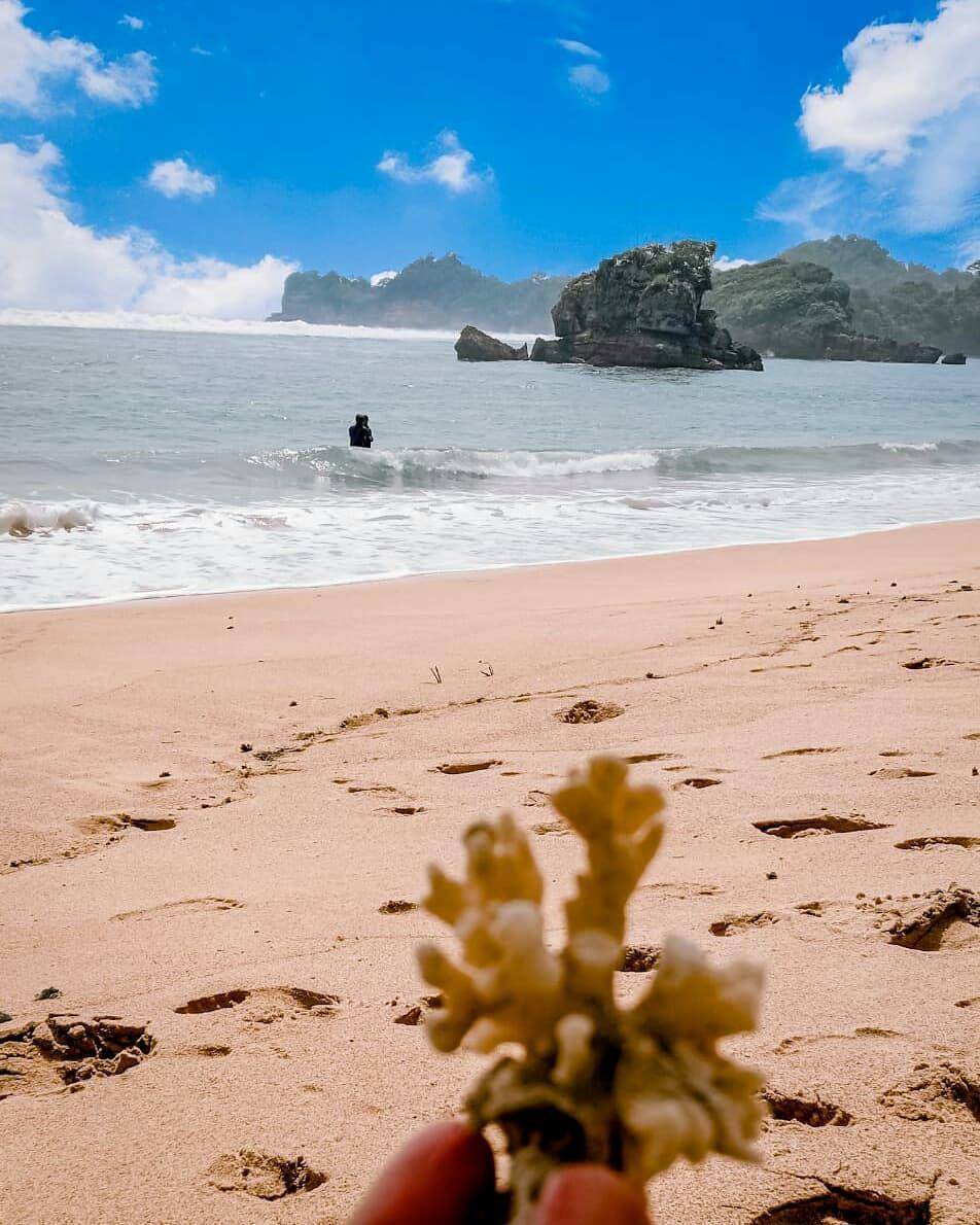 potret Pantai Kondang Merak (instagram.com/Dwiwa1616)