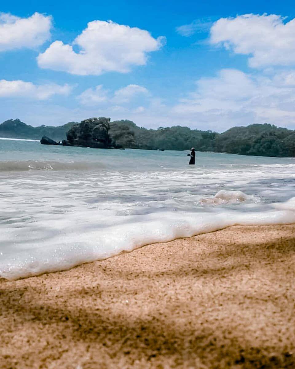 potret Pantai Kondang Merak (instagram.com/Dwiwa1616)
