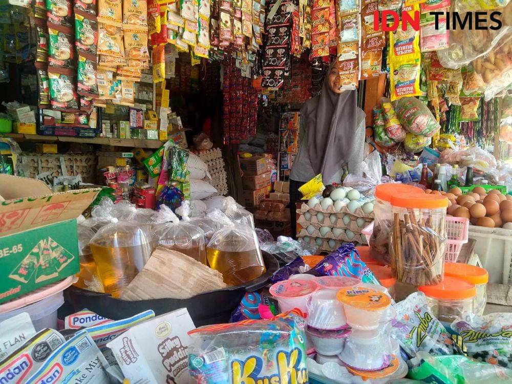 Pedangan pasar tradisional di Banjarmasin Kalimantan Selatan (Kalsel), Sabtu (2/7/2022). (IDN Times/Hamdani)