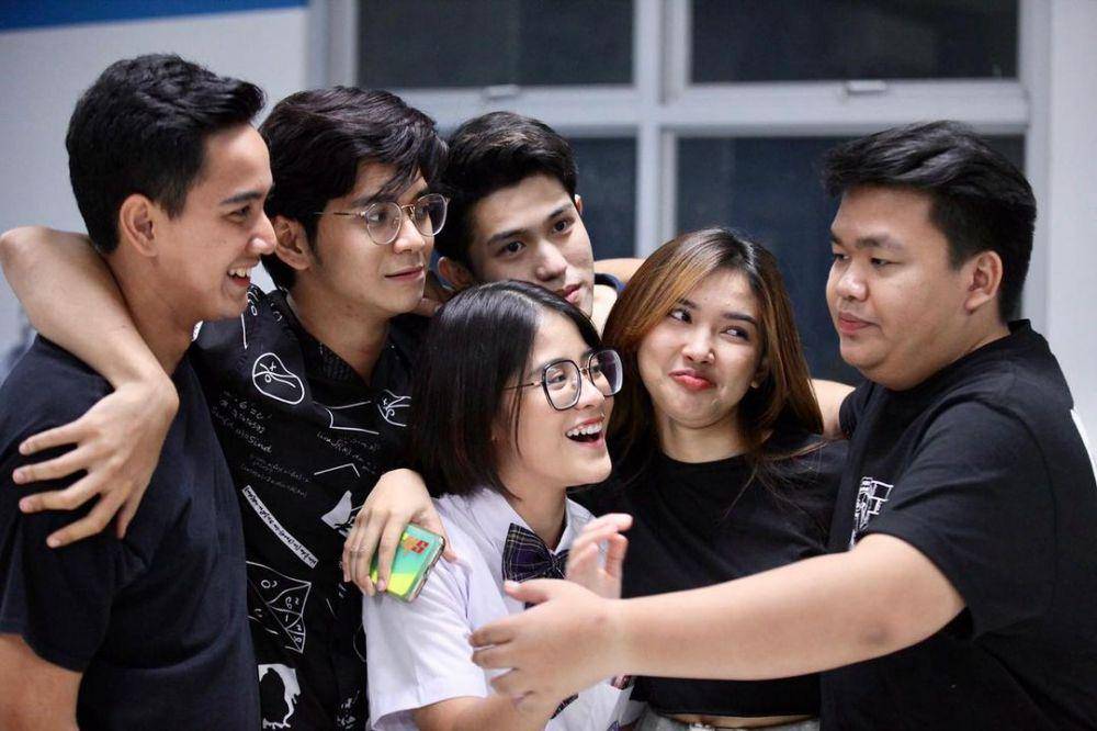 potret Dito Darmawan bersama para pemain series 'Code Helix' (instagram.com/ditodarmawan__)