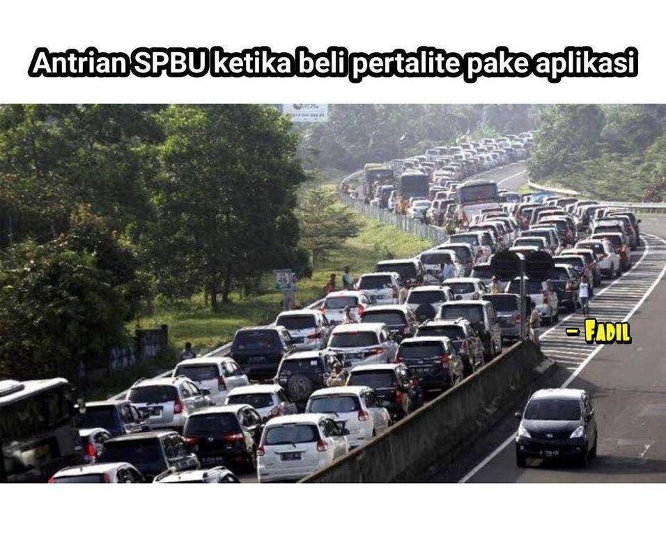 meme isi bensin pakai aplikasi (facebook.com/bluebacklight)